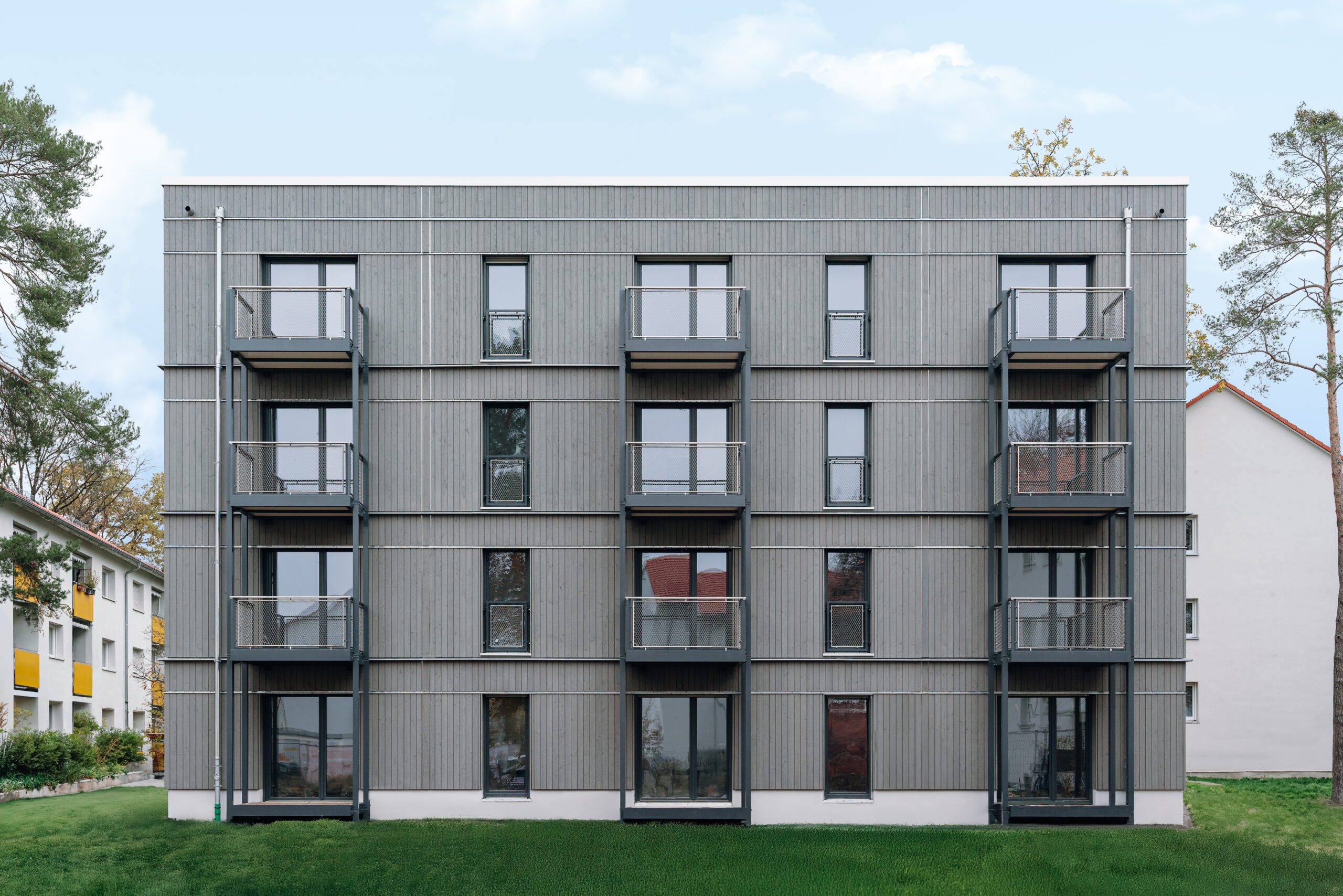 Quartiersnachverdichtung Jaminpark – Zwei Systemhäuser in Holzhybrid-Bauweise