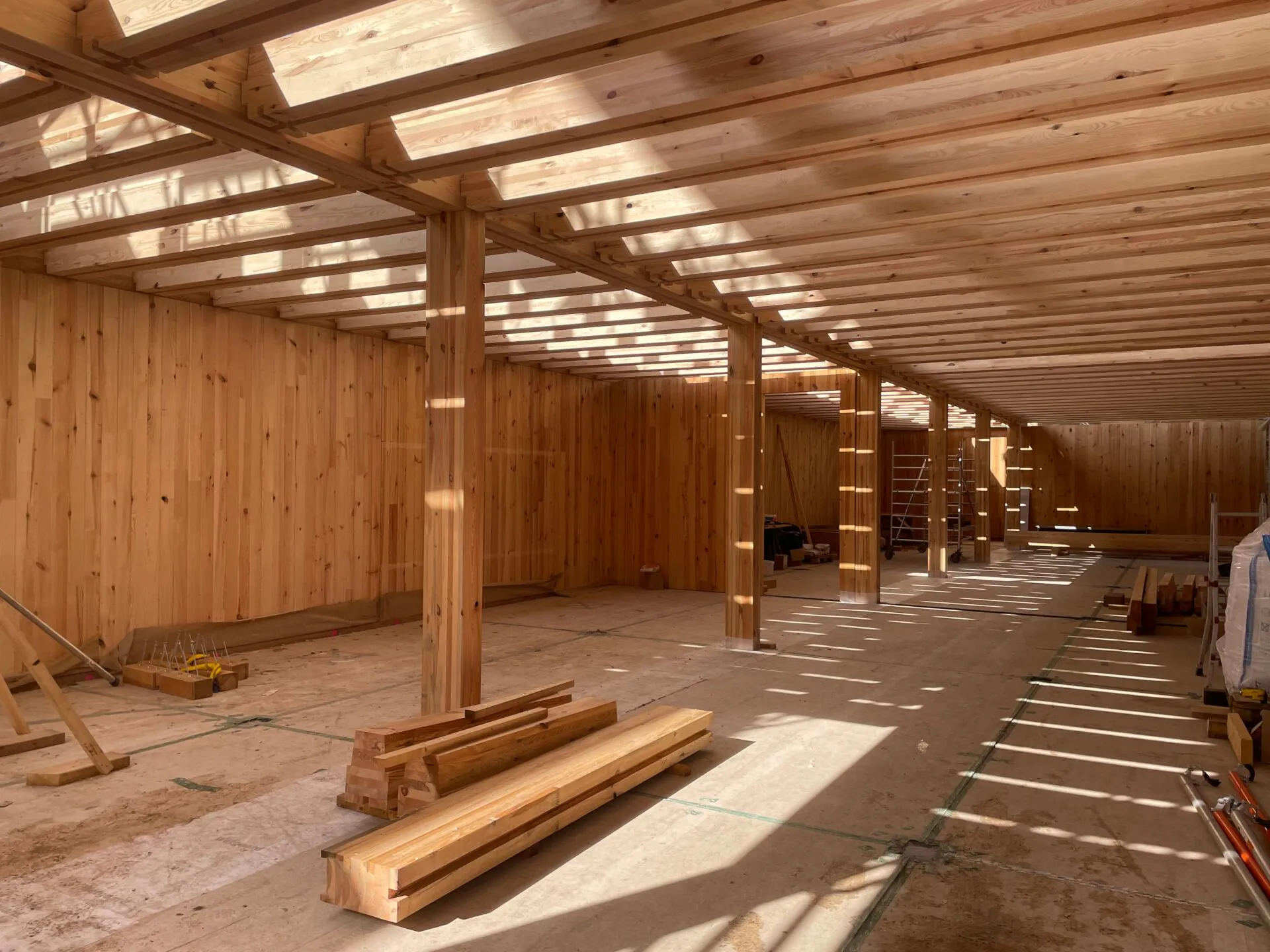 Baustelle HLCB Holzkonstruktion Innenansicht