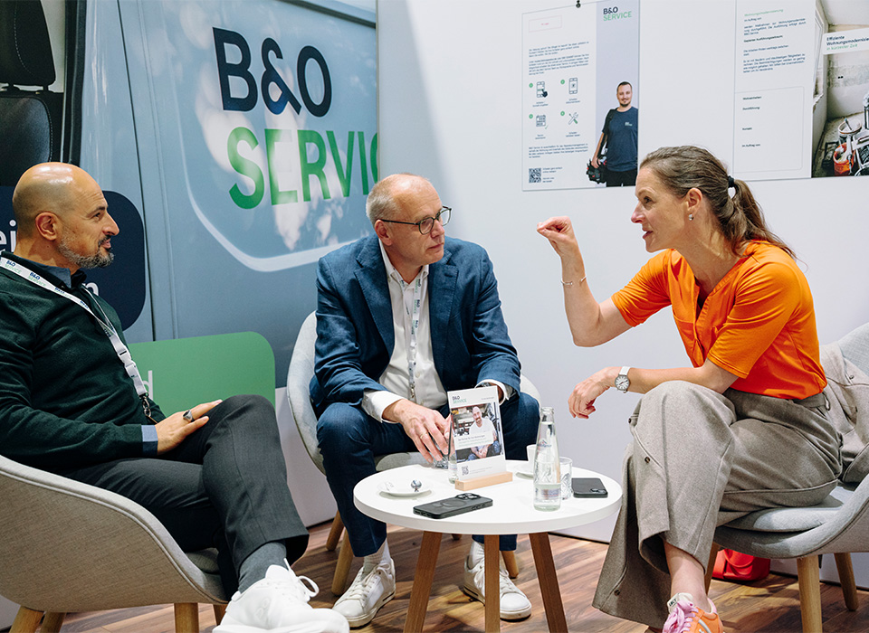 Diskussionsrunde auf der Expo Real am Stand von B&O Service
