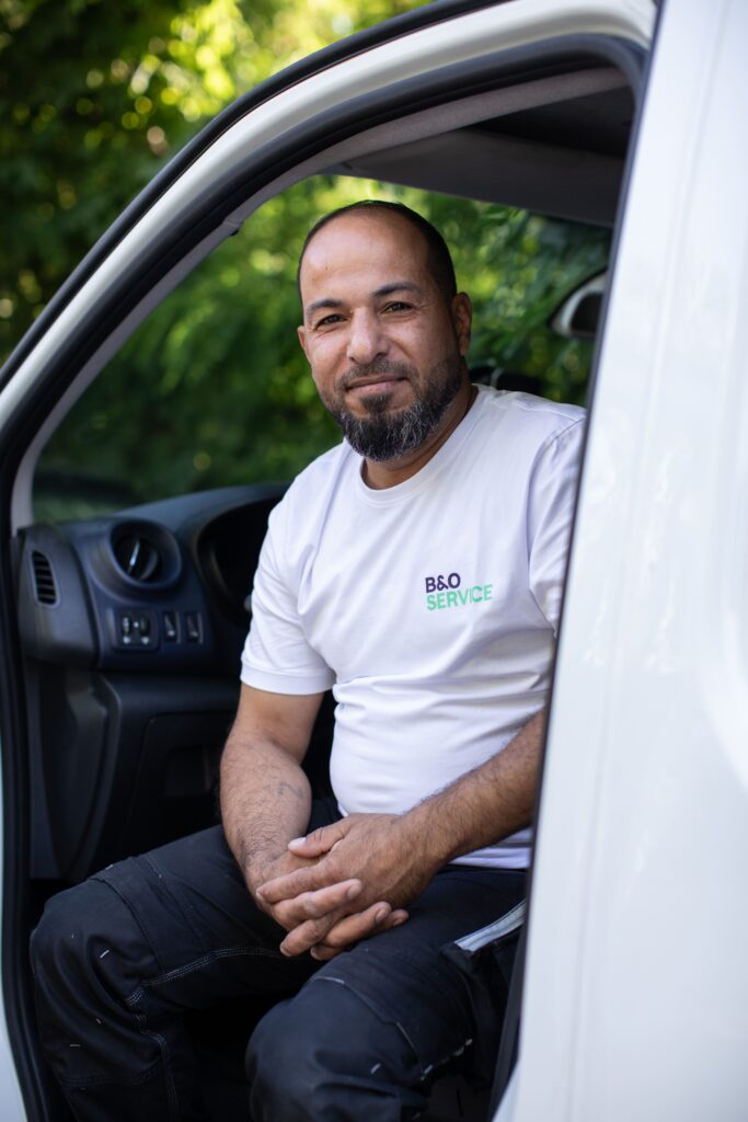 B&O Service Handwerker im Service-Fahrzeug